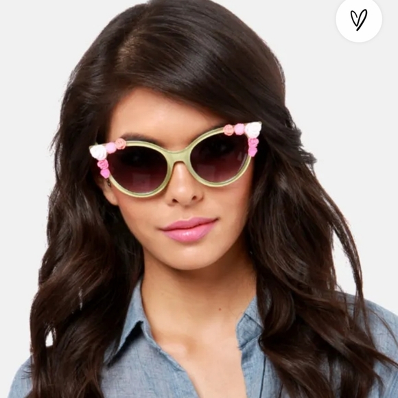 NWT/ Lola Rose Embellished Green Sunglasses - Picture 1 of 6
